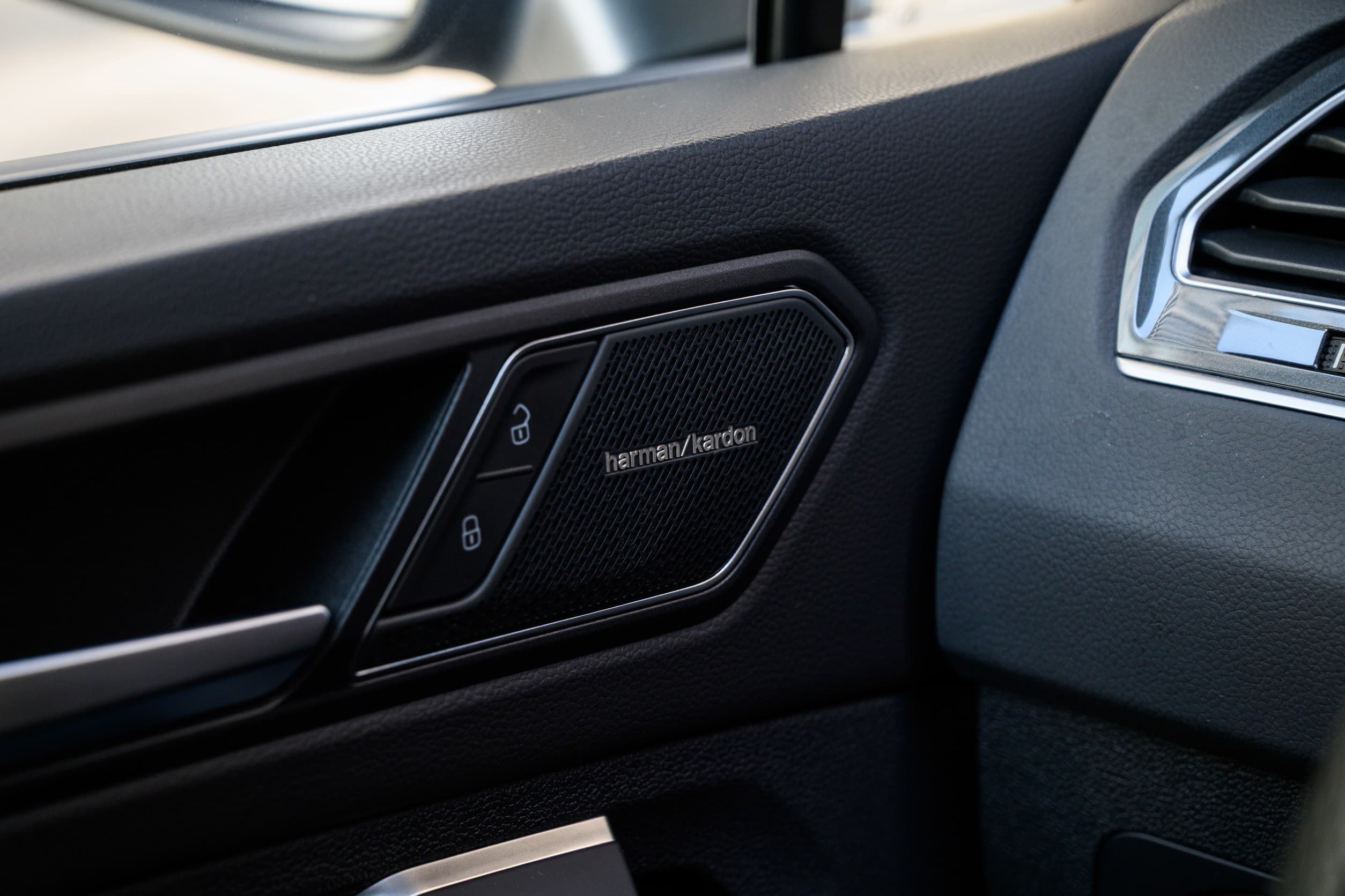 LINE_ALBUM_Tiguan R 藍 0314_260318_4