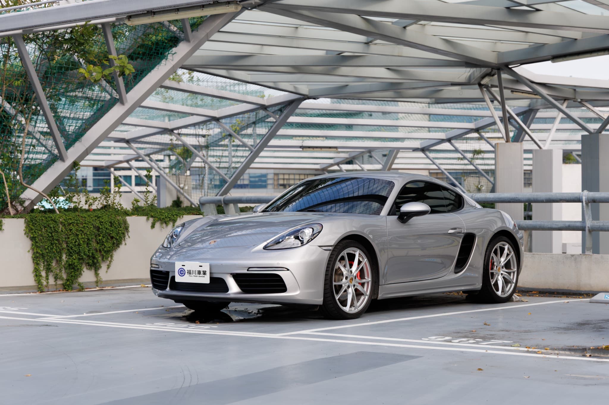 LINE_ALBUM_Porsche 718 金屬灰_251211_47