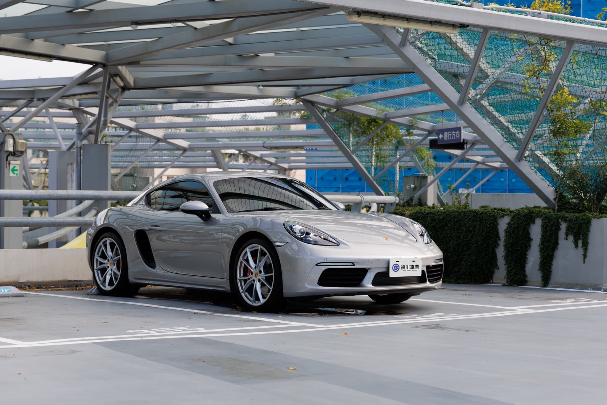 LINE_ALBUM_Porsche 718 金屬灰_251211_48